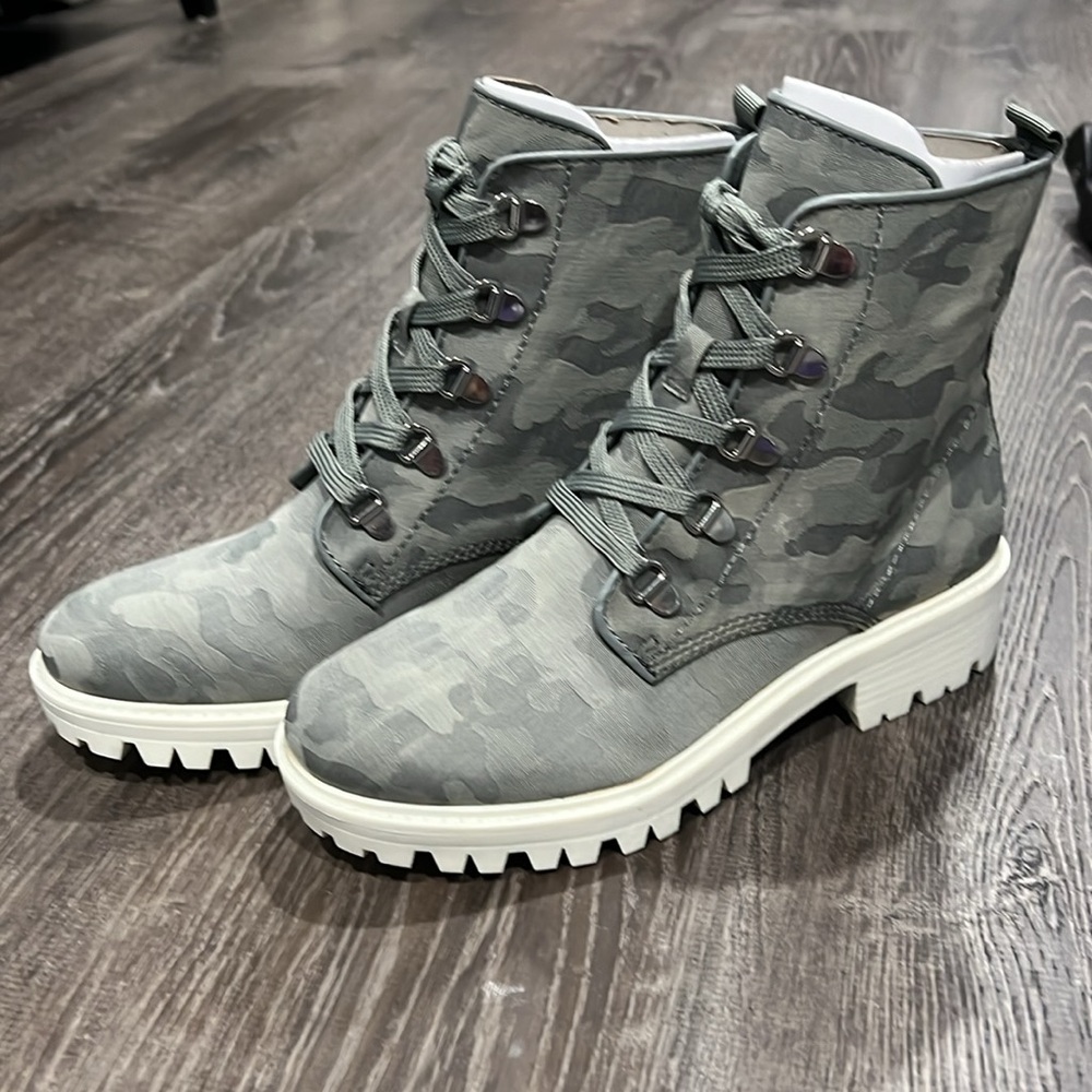 KENDALL & KYLIE Combat Boots